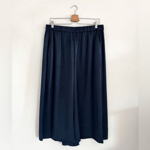 NEW Vince Navy Blue Silk Satin Effect Wide Leg Crop Pants Culottes Size L - Picture 2 of 10